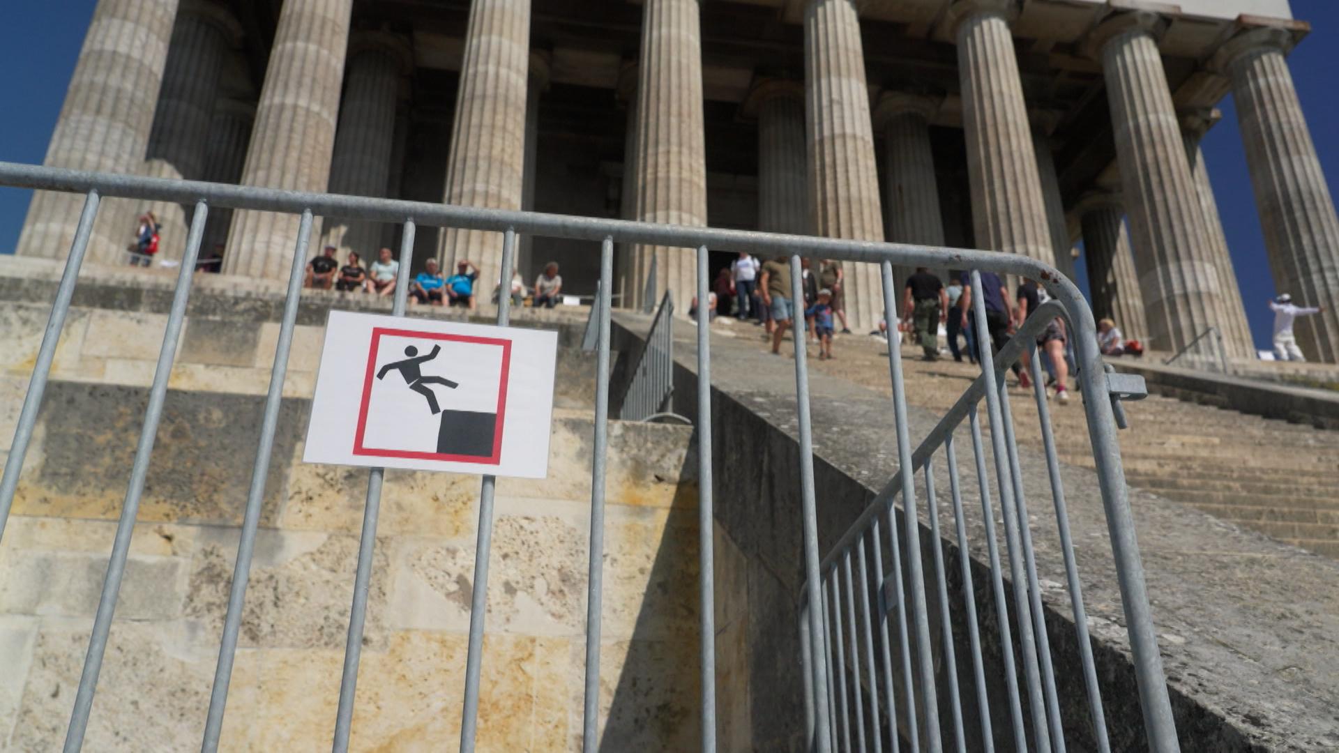 Absperrgitter an der Walhalla