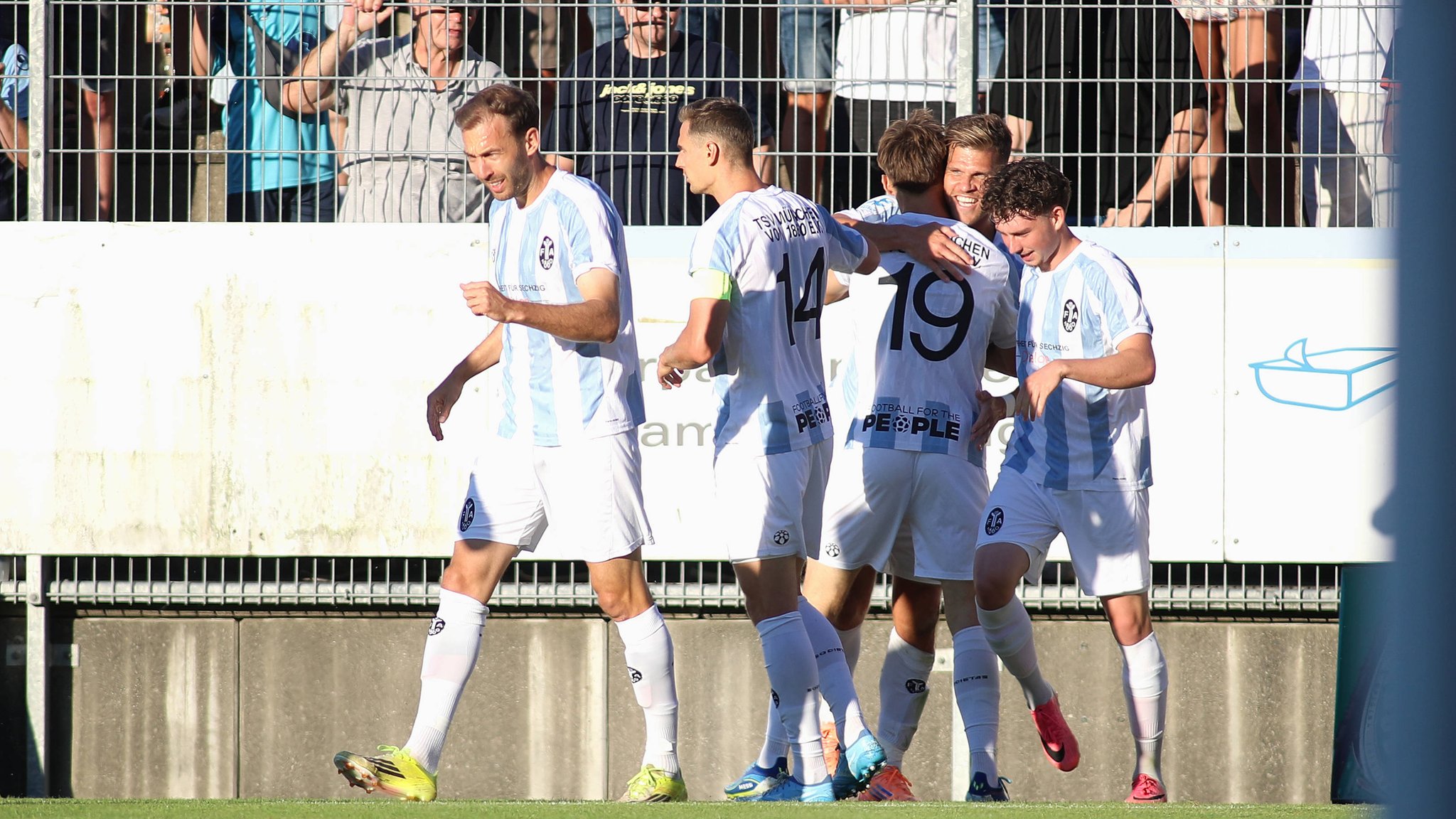"Der TSV ist wieder da": Löwen tanzen zum 3:0 gegen Memmingen