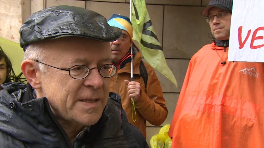 Jesuitenpater Jörg Alt bei einer Klima-Demo in Nürnberg.