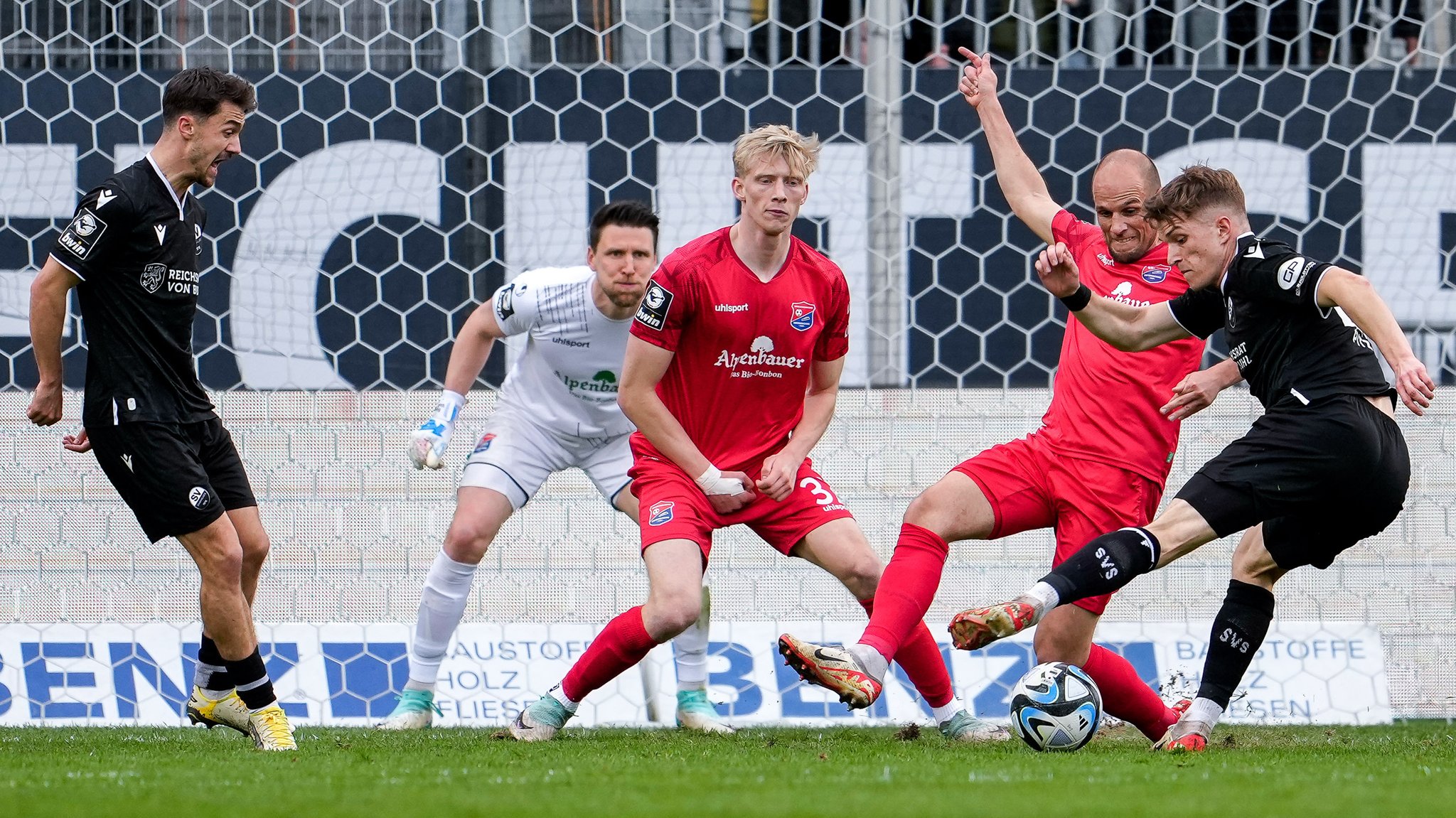 Spielszene SV Sandhausen - SpVgg Unterhaching