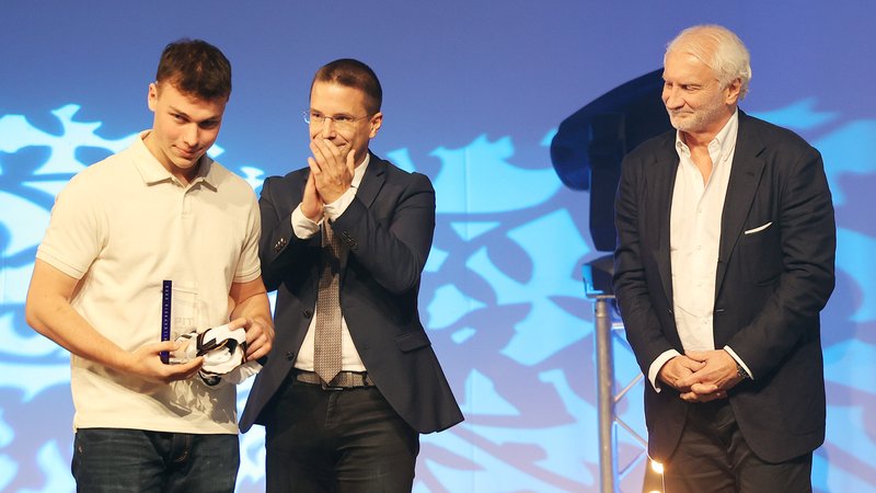 BFV-Ehrenamtspreis 2023: Gewinner Pit Schmidt, BFV-Präsident Christoph Kern, DFB-Sportdirektor Rudi Völler