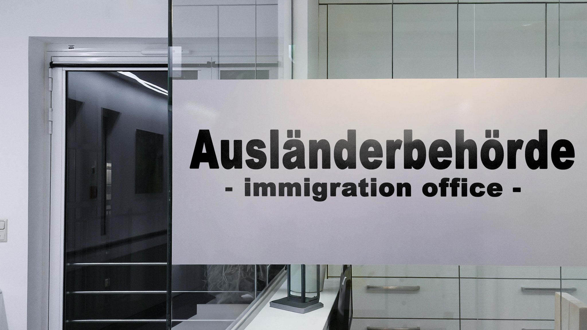 Behörde mit Ermessungsspielraum | Bild: picture alliance / CHROMORANGE | MICHAEL BIHLMAYER Behörde mit Ermessungsspielraum