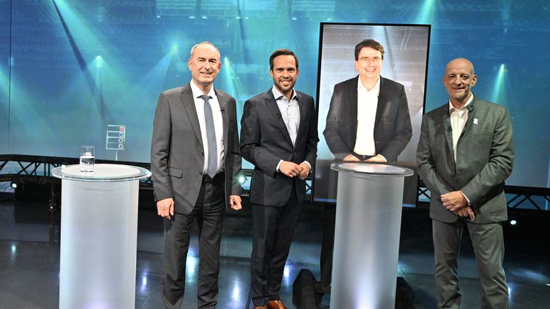 Die Kandidaten vor der Sendung: Hubert Aiwanger (FW), Martin Hagen (FDP), Florian von Brunn (SPD - zugeschaltet) und Martin Böhm (AfD) | Bild:BR