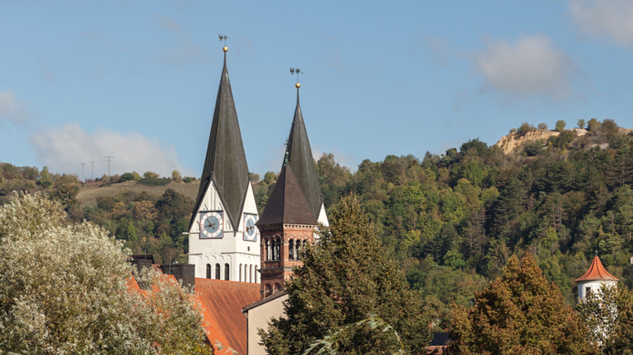 Kirchtürme von Eichstätter Dom und Erlöserkirche.