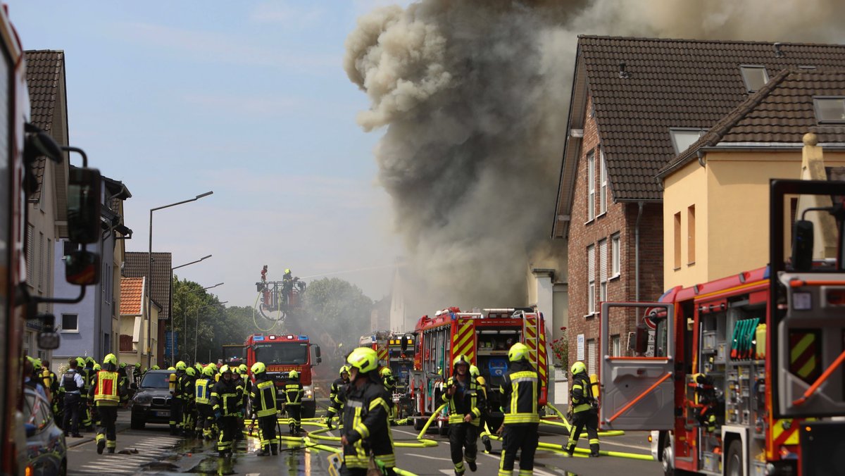 Zwei Feuerwehrleute bei Löscheinsatz nahe Bonn gestorben