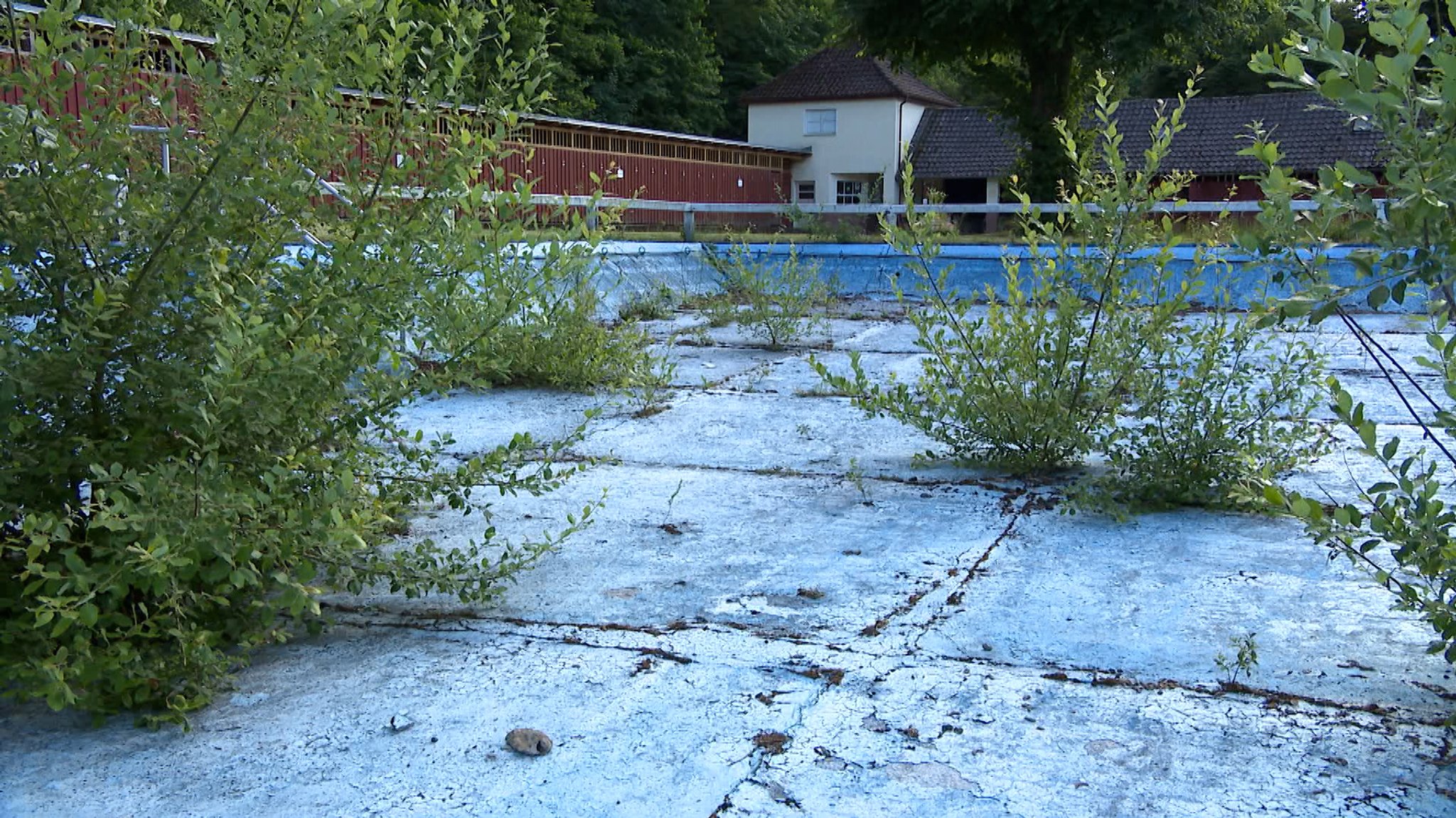 Sommer ohne Freibäder: Bürger warten auf Genehmigungen