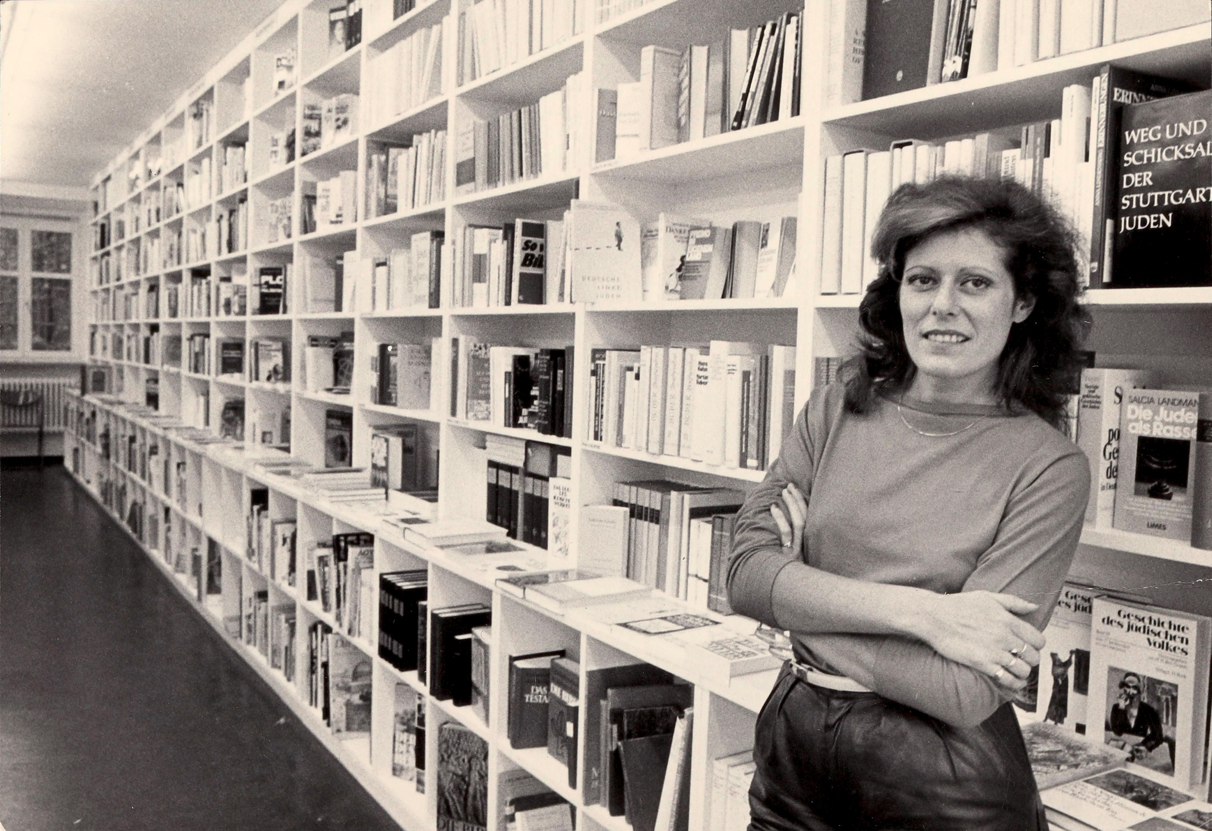 (Archivbild) Rachel Salamander in der Literaturhandlung Fürstenstraße, 1980er Jahre