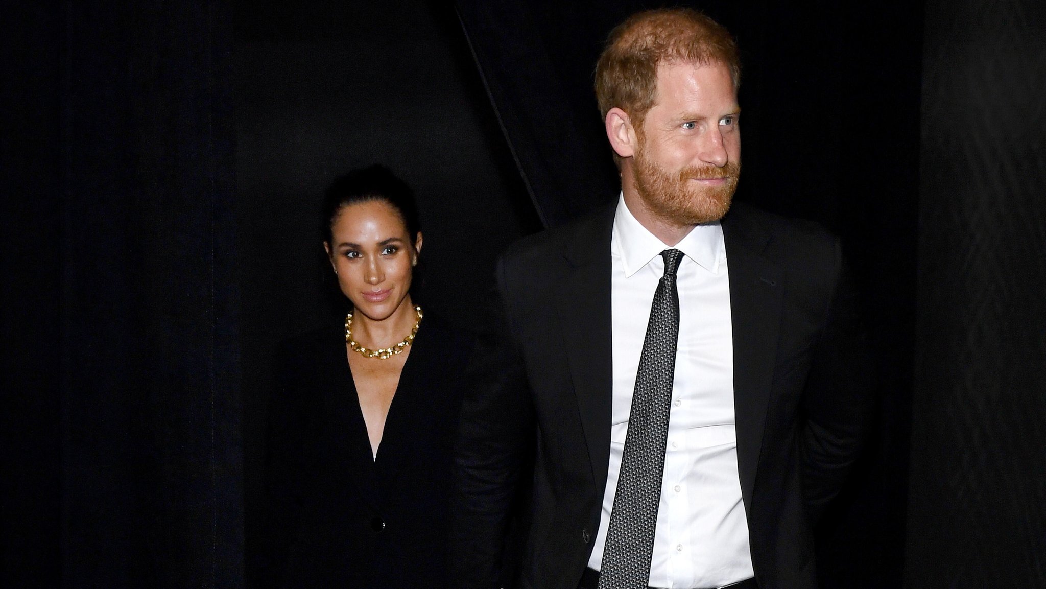 Ein neuer Aufruf warnt vor dem Bau übermenschlicher künstlicher Intelligenz – und fordert ein Verbot, bis die Technologie sicher beherrschbar ist. Unter den Unterzeichnern sind viele prominente Namen. Doch nicht jeder ist von der Warnung überzeugt.