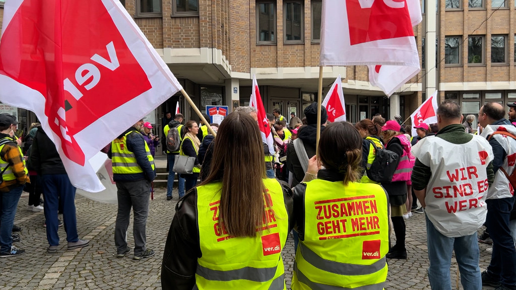 Streik vor dem Arbeitsamt in München. 