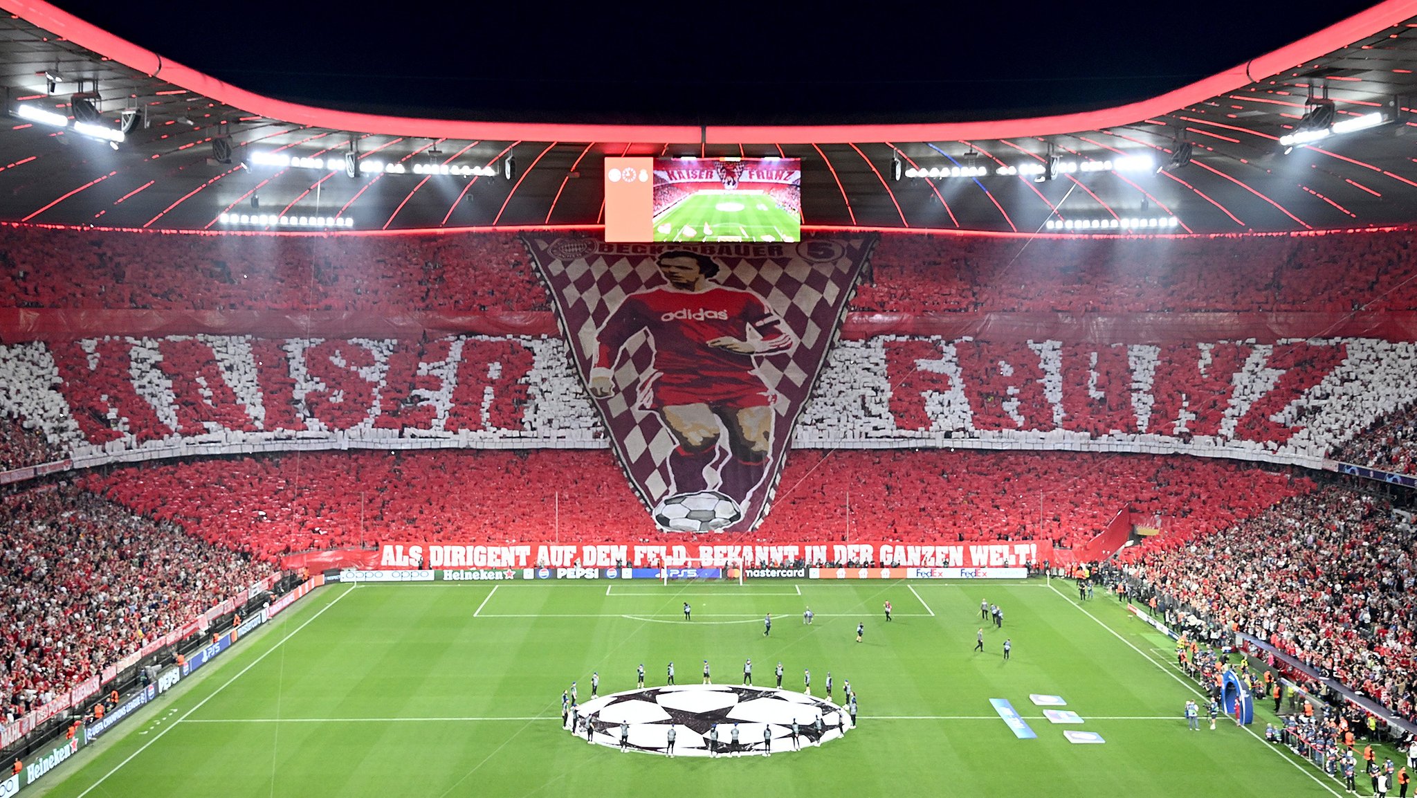 Choreographie der Bayern-Fans zu Ehren von Franz Beckenbauer am 30. April 2024