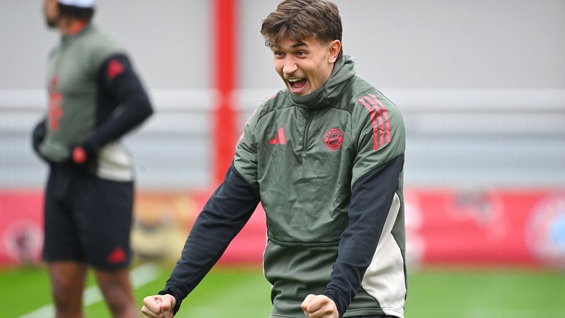 Tom Bischof im Abschlusstraining vor dem CL-Rückspiel gegen Atalanta Bergamo | Bild: picture alliance / SvenSimon | Frank Hoermann Tom Bischof im Abschlusstraining vor dem CL-Rückspiel gegen Atalanta Bergamo