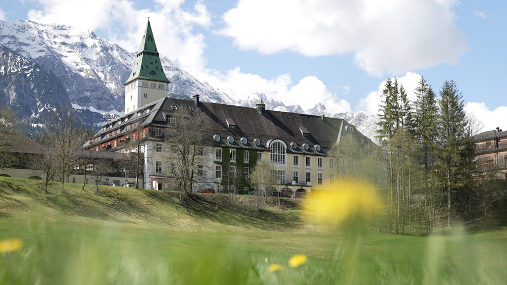Schloss Elmau bei Klais im Landkreis Garmisch-Partenkirchen.