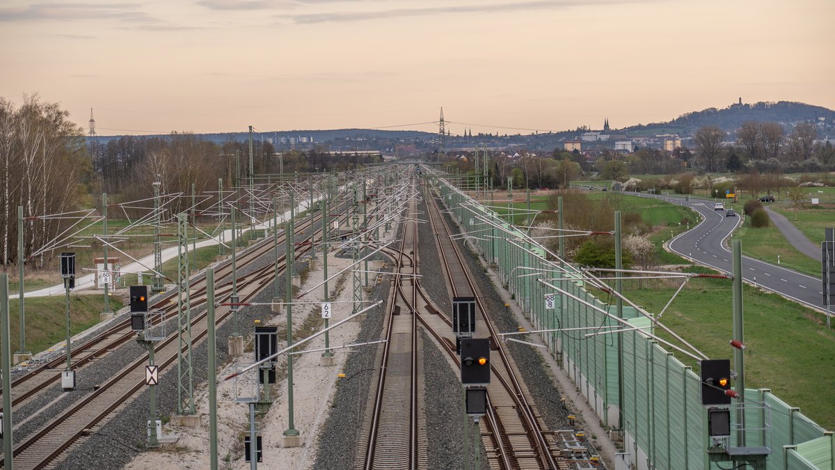 Nach Sperrung: Bahnstrecke Nürnberg-Erfurt wieder befahrbar