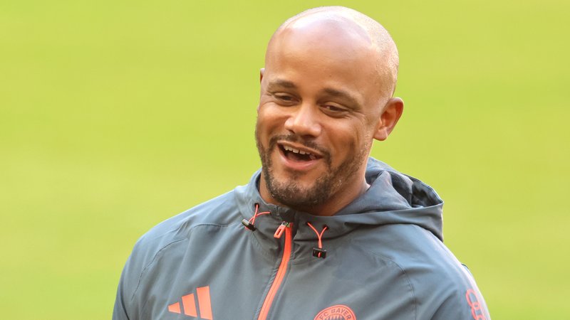 Trainer Vincent Kompany hat gut lachen. | Bild: picture-alliance / dpa Trainer Vincent Kompany hat gut lachen.