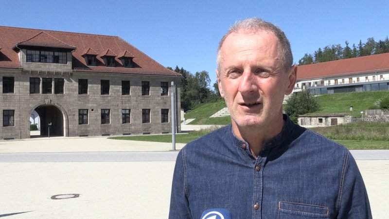 Der Leiter der KZ-Gedenkstätte in Flossenbürg lehnt Besuche von Hubert Aiwanger ab. 