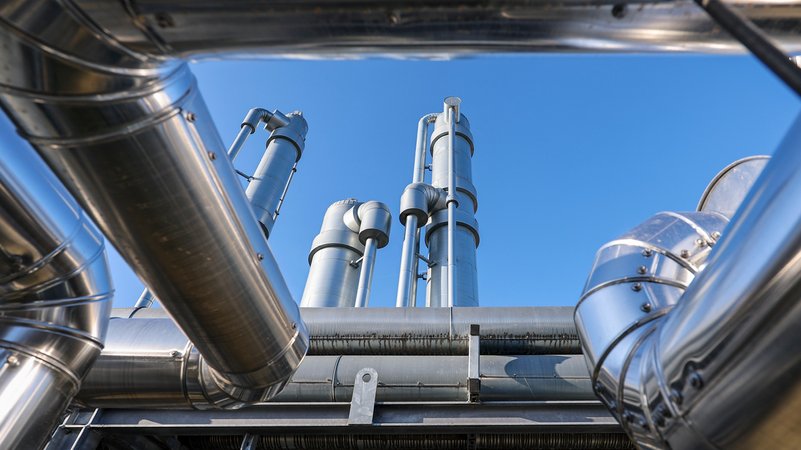 Blick auf die Anlagen der Biogasanlage Lehma der Balance Erneuerbare Energien GmbH. Die Tochter der Leipziger VNG AG und des Infrastrukturinvestors CVC DIF betreibt Biogasanlagen an mehr als 40 Standorten in Ost- und Norddeutschland. | Bild: picture alliance/dpa | Jan Woitas Blick auf die Anlagen der Biogasanlage Lehma der Balance Erneuerbare Energien GmbH. Die Tochter der Leipziger VNG AG und des Infrastrukturinvestors CVC DIF betreibt Biogasanlagen an mehr als 40 Standorten in Ost- und Norddeutschland.