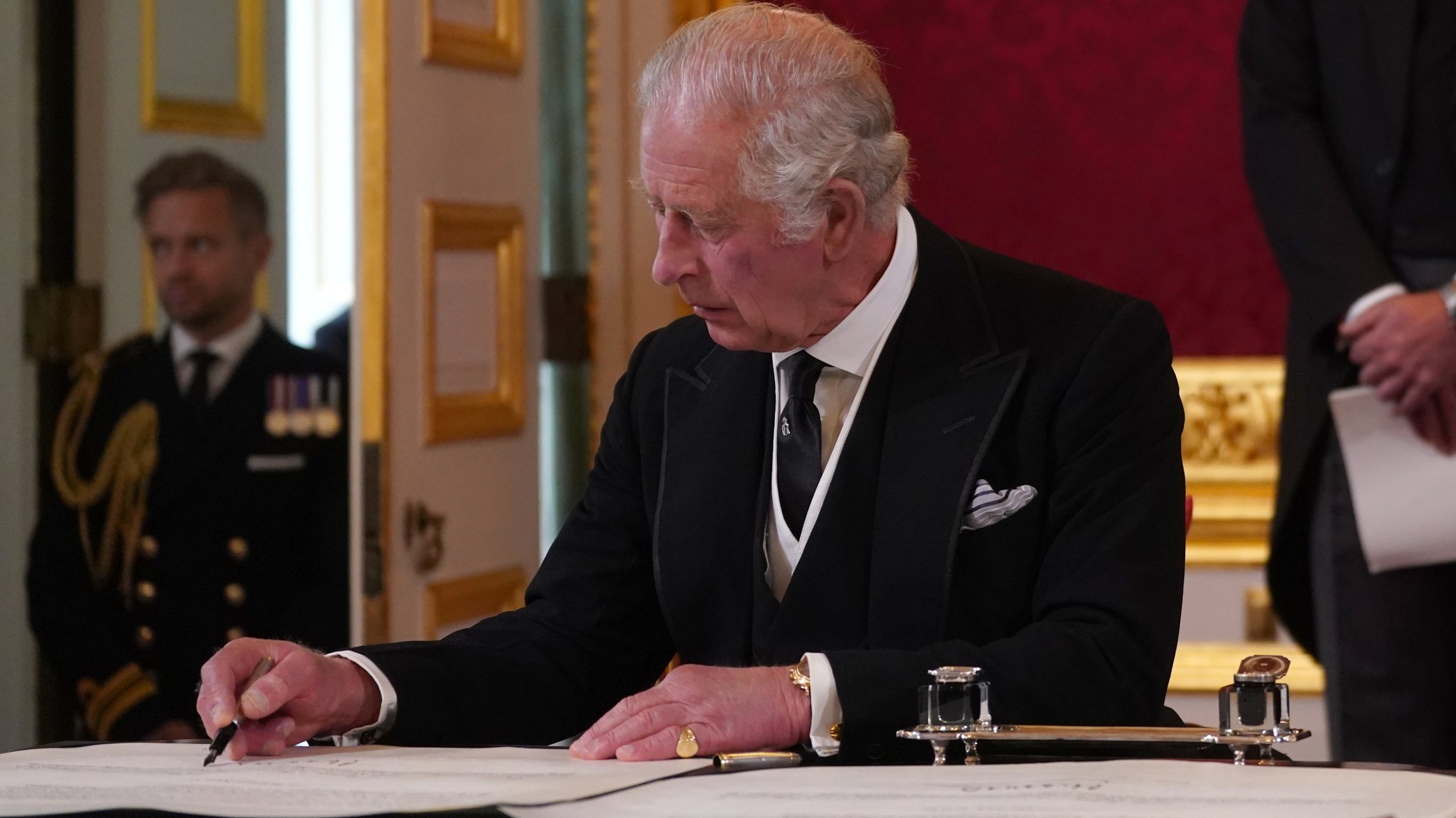 Am Samstag wurde König Charles III. auch formell zum neuen britischen König ernannt. | Bild: picture alliance / empics | Victoria Jones Am Samstag wurde König Charles III. auch formell zum neuen britischen König ernannt.