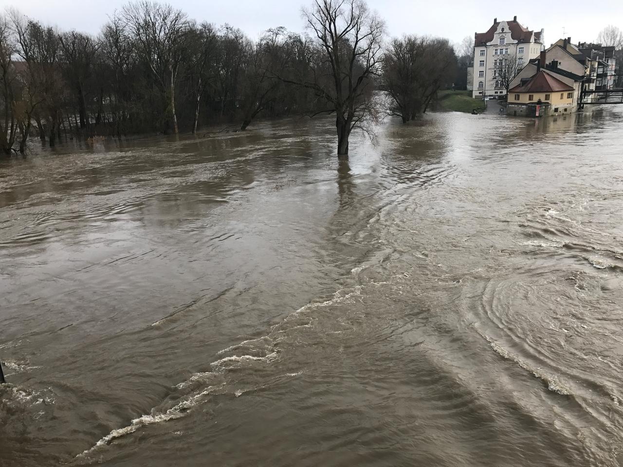 Hochwasser: Teils Entwarnung, Teils Steigende Pegel | BR24