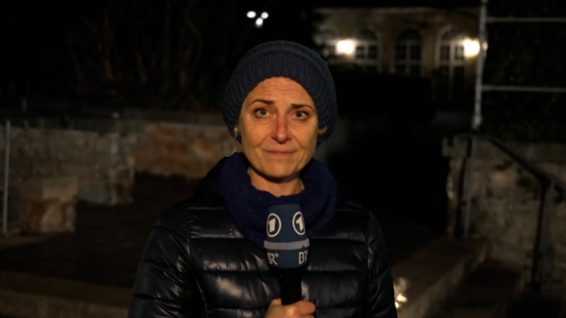 BR-Reporterin Barbara Ecke im Gespräch.