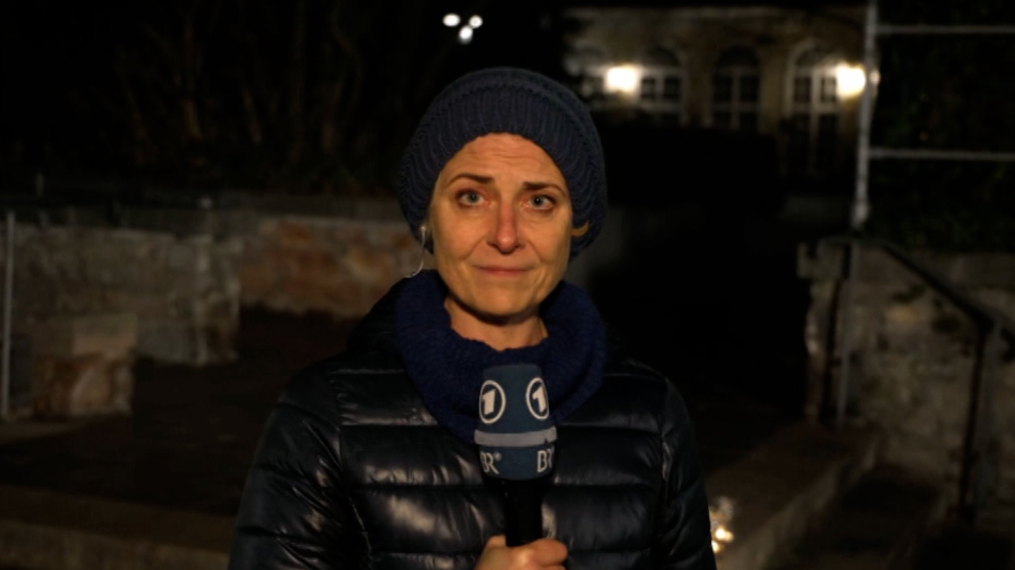 BR-Reporterin Barbara Ecke im Gespräch.