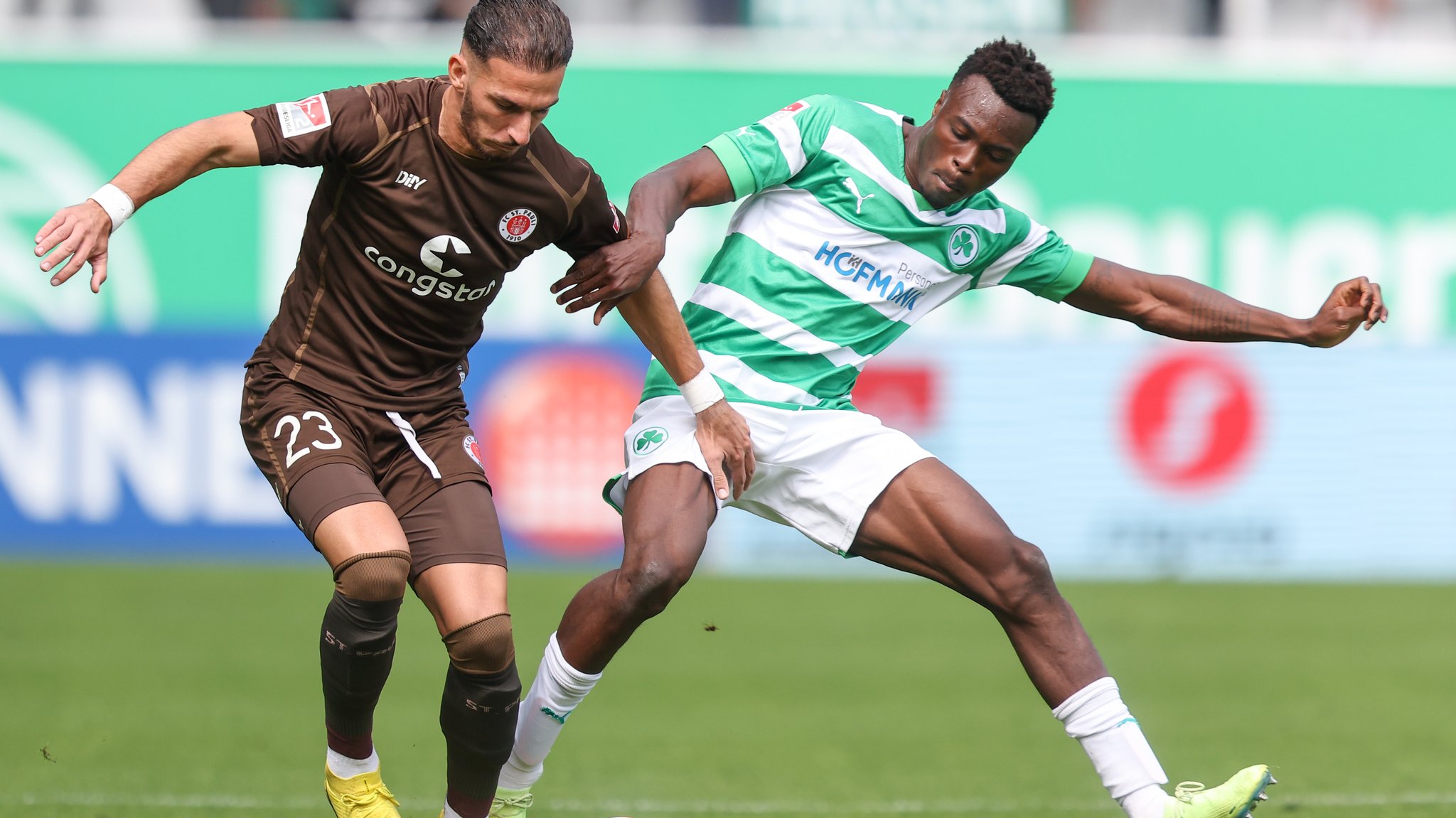 Spielszene SpVgg Greuther Fürth - St. Pauli