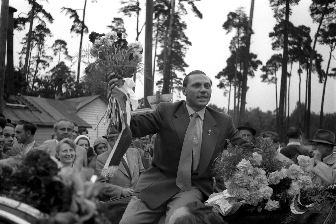 Max Morlock wird 1954 in Nürnberg gefeiert