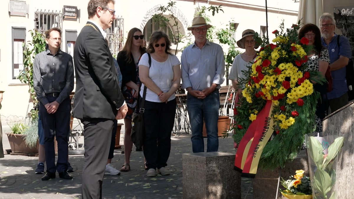 Genau zwei Jahre ist die Würzburger Messerattacke her. Zum Jahrestag wurde heute in Würzburg an die Opfer der Tat erinnert.