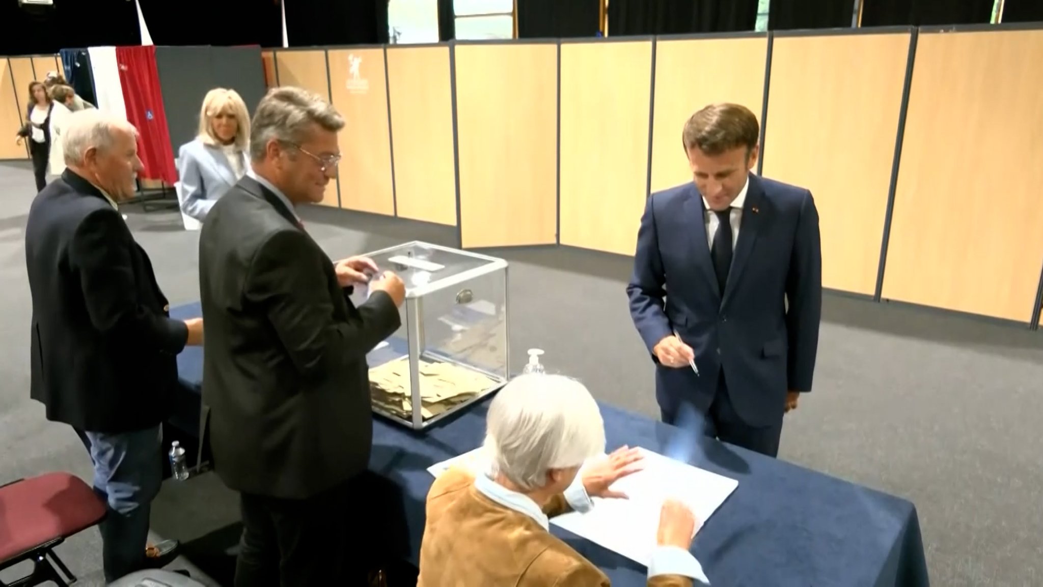 In Frankreich findet heute die zweite und letzte Runde der Parlamentswahlen statt. Der Stand um 16 Uhr.