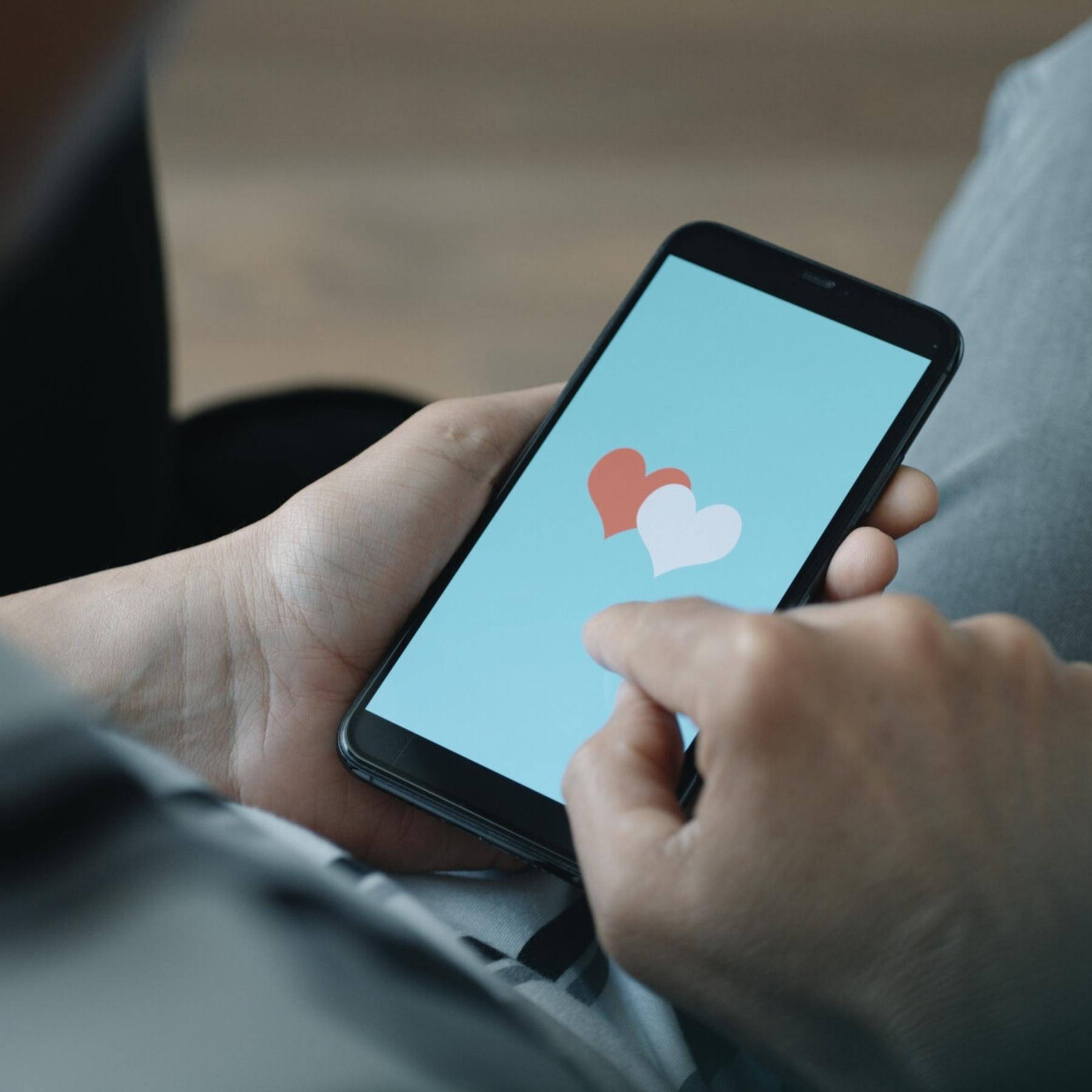 Vom Minnesang zu Tinder – Eine kleine Geschichte der Partnersuche