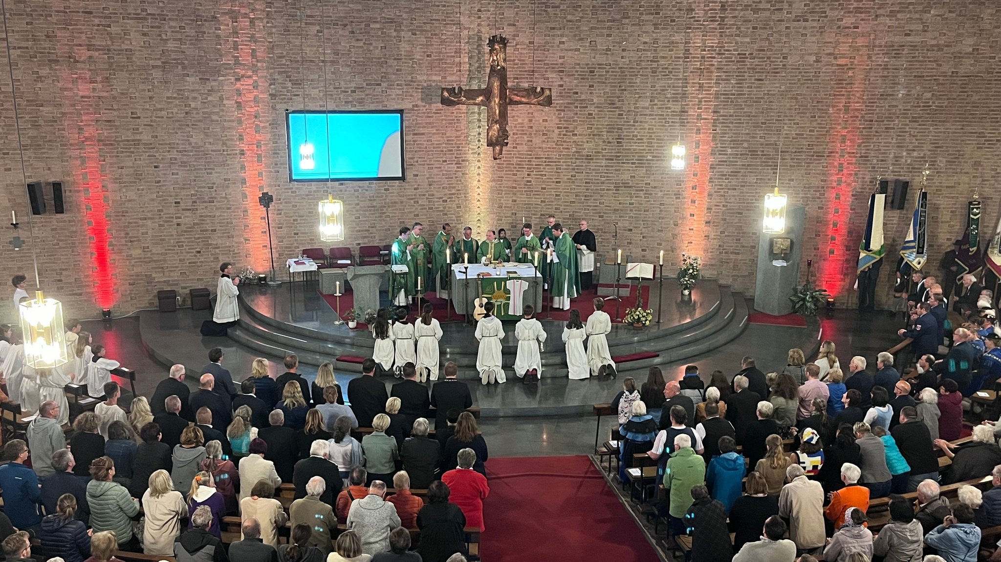 Nach fast 60 Jahren wurde die Pfarrkirche "Zu den Acht Seligkeiten" in Füssen profaniert - also entwidmet. 