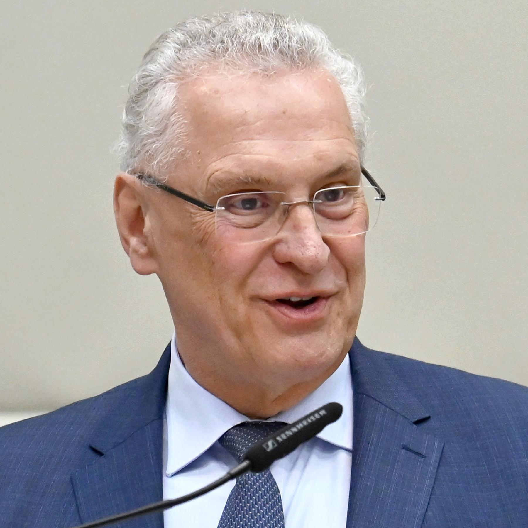 Innenminister Herrmann zu Anschlägen bei der EM: 