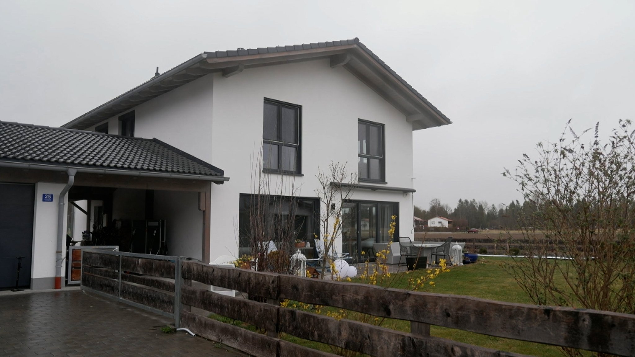 Ein Einfamilienhaus am Isarspitz in Wolfratshausen.