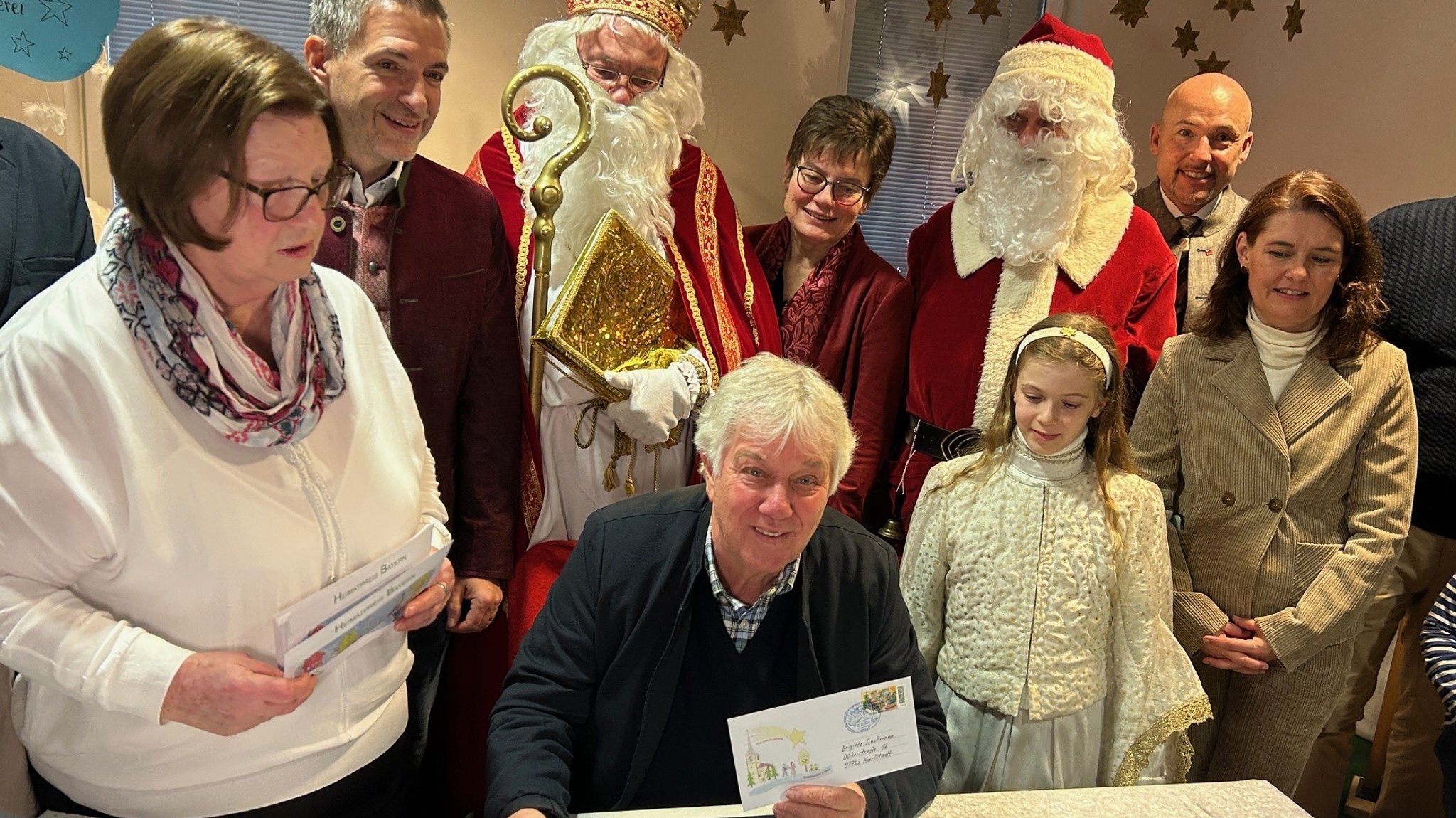 Der Liedermacher Rolf Zuckowski eröffnet das Weihnachtspostamt Himmelstadt