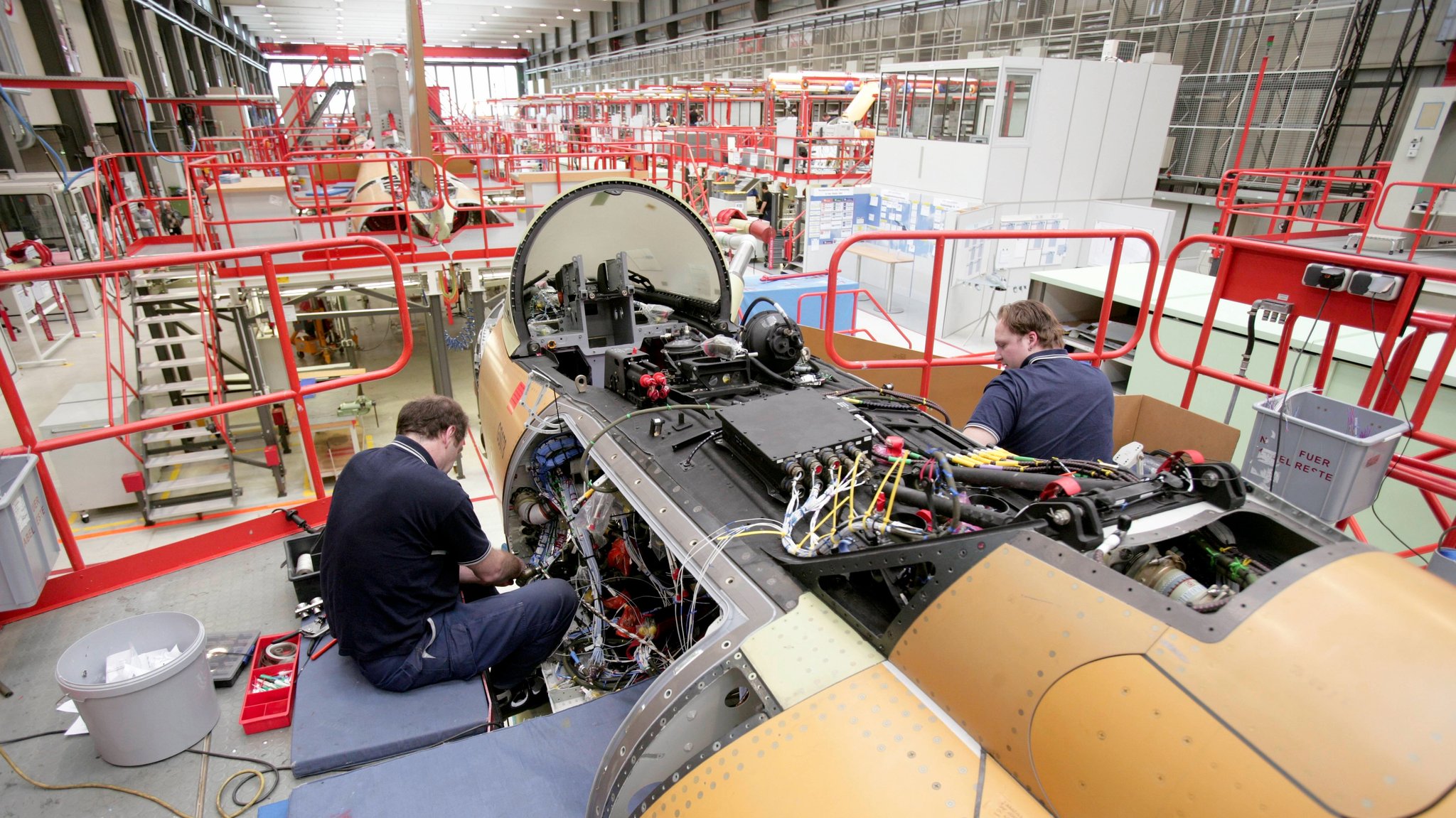 Archivbild: Eurofighter-Montage in Manching