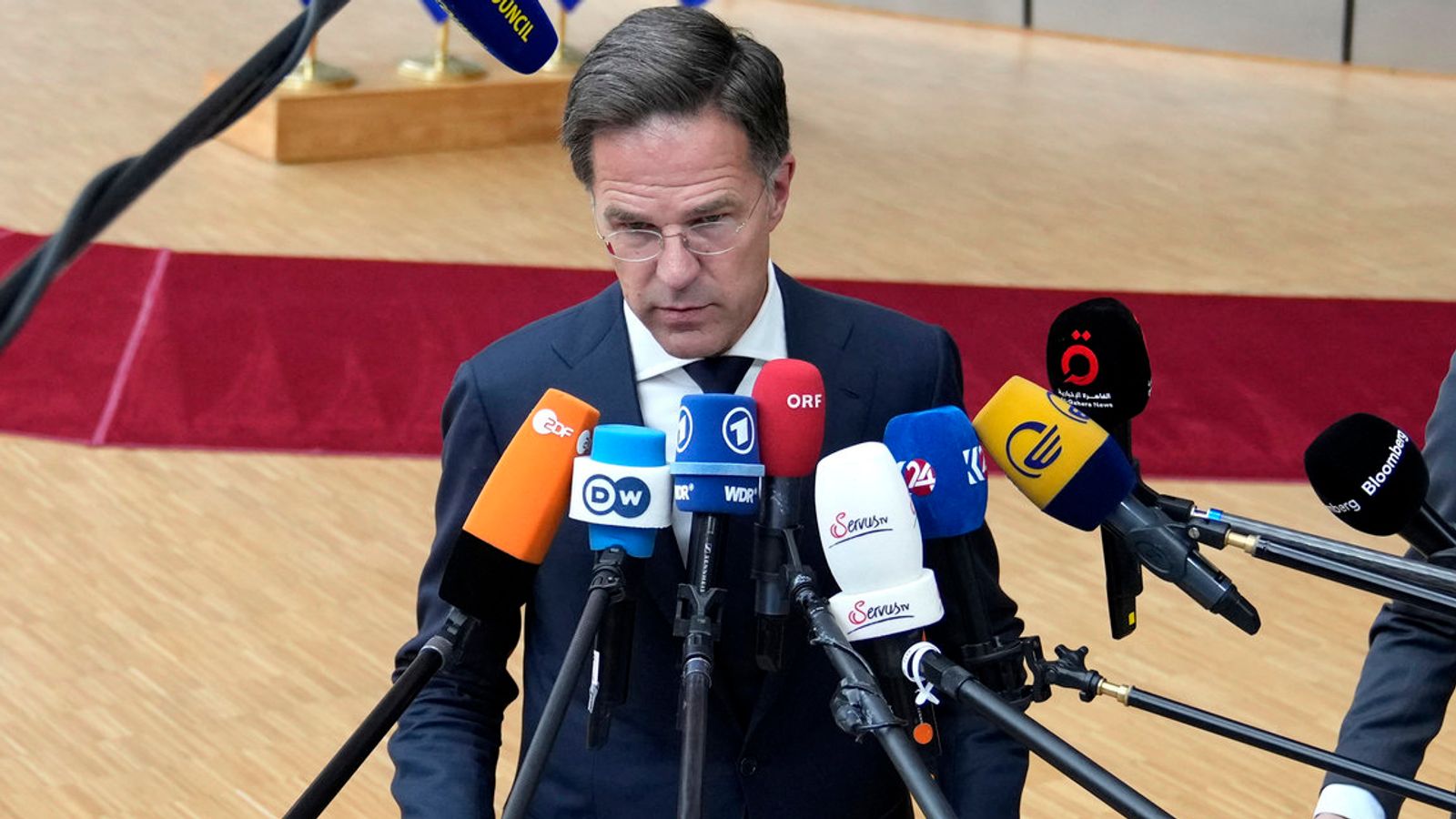 Rota mengumumkan pengunduran diri pemerintah Belanda