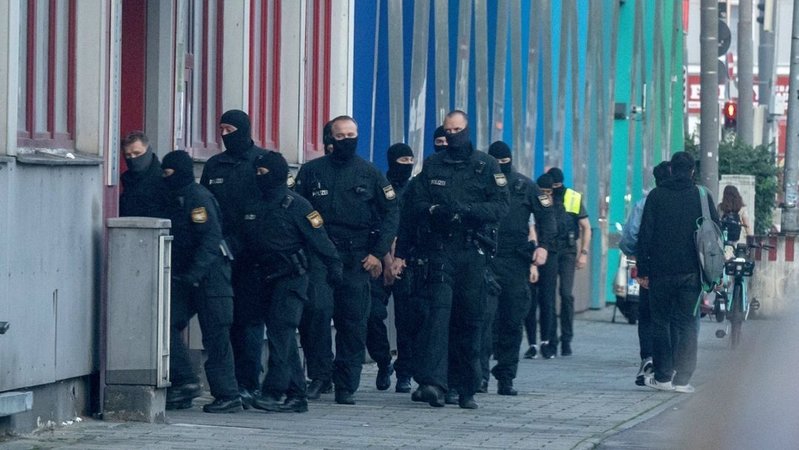 Razzien bei Islamischer Vereinigung Bayern | Bild: picture alliance/dpa | Peter Kneffel Razzien bei Islamischer Vereinigung Bayern