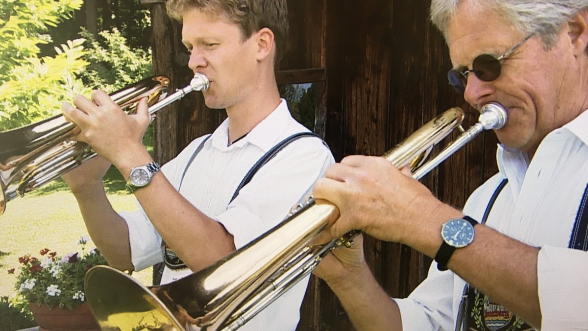 Vater und Sohn als Basstrompeten-Duo