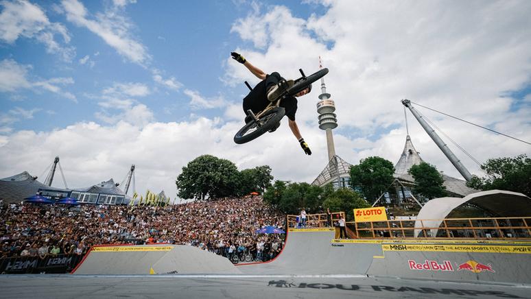 Actionsport pur beim Munich Mash - Das BMX-Finale der Männer | Bild:picture alliance / SZ Photo | Leonhard Simon