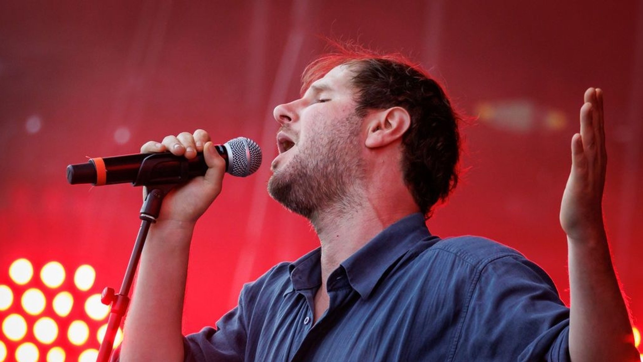 Der Musiker Marco Wanda der von der österreichischen Band Wanda | Bild: dpa-Bildfunk/Daniel Karmann Der Musiker Marco Wanda der von der österreichischen Band Wanda
