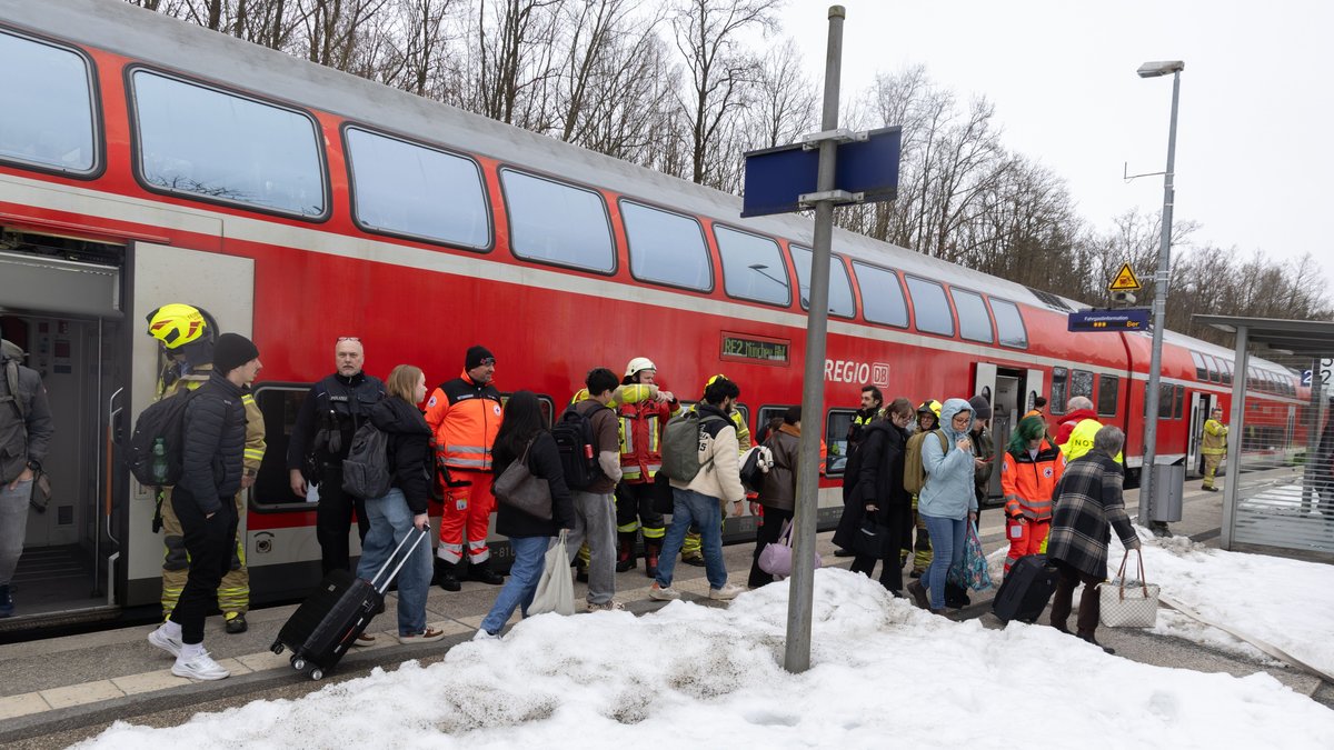 Defekte Lok – Regionalexpress strandet mit 300 Fahrgästen
