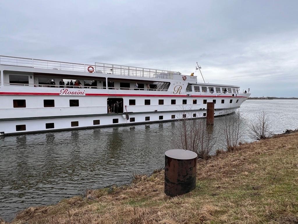 Ein Schiff auf der Donau.
