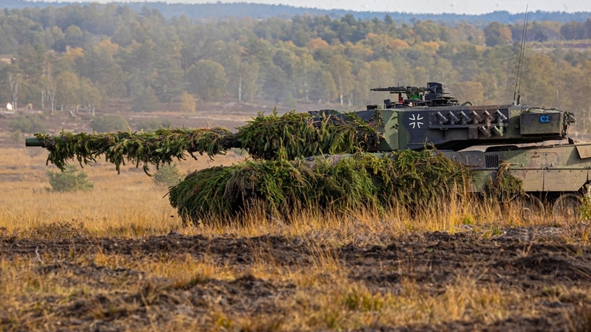 Ein deutscher Kampfpanzer vom Typ Leopard 2