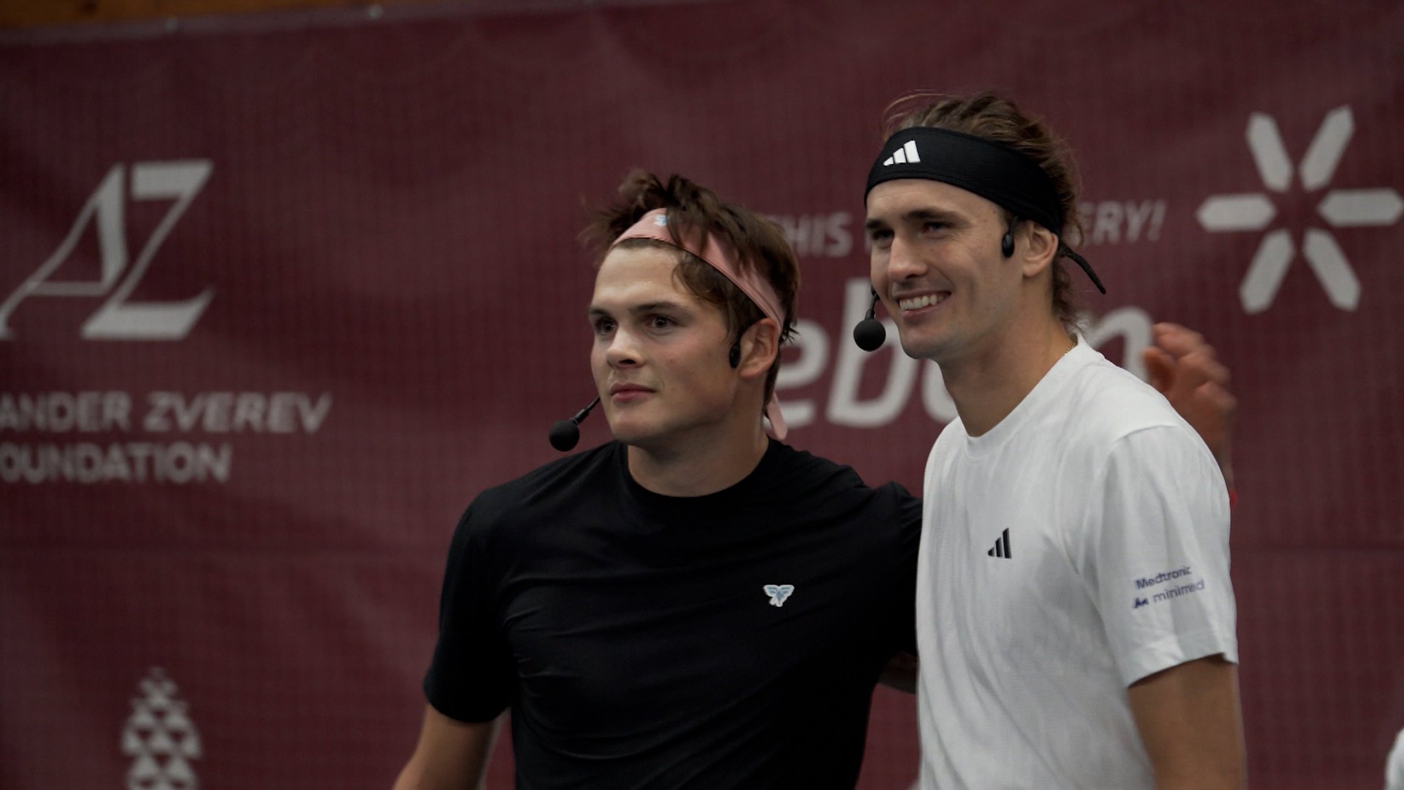 Die Nummer drei der Weltrangliste, Alexander Zverev beim Benefizspiel im Hotel Tannenhof in Weiler im Allgäu. | Bild: BR Die Nummer drei der Weltrangliste, Alexander Zverev beim Benefizspiel im Hotel Tannenhof in Weiler im Allgäu.