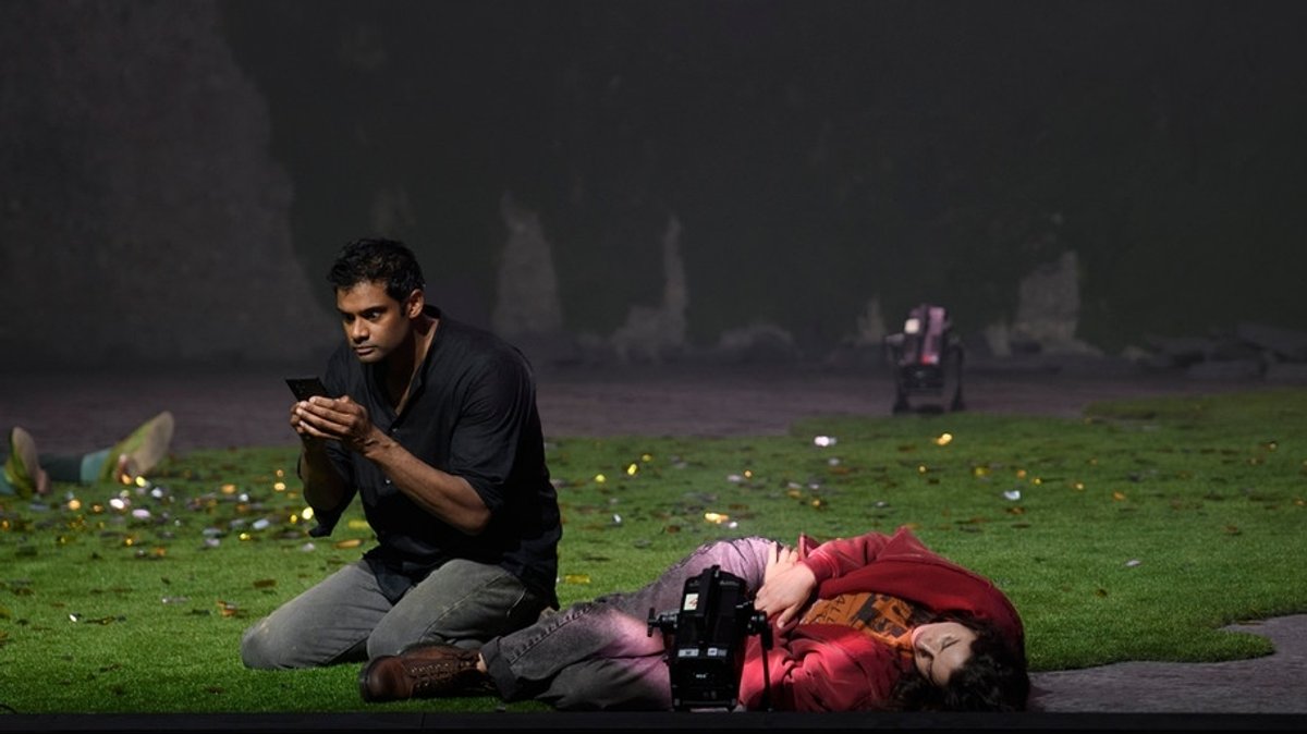 Asmik Grigorian und Sean Panikkar als Polina und Alexej Iwanowitsch in der Oper "Der Spieler"