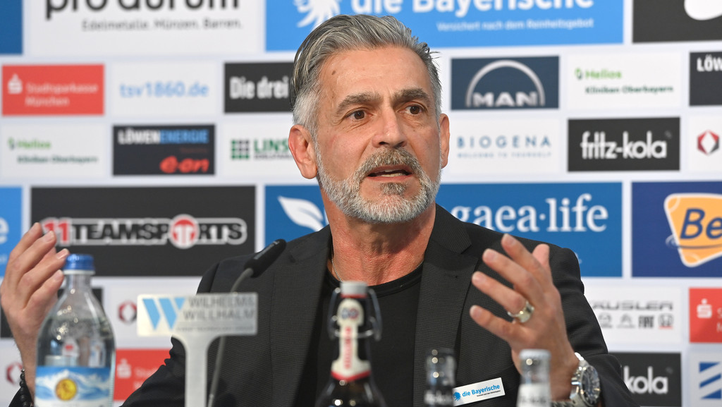 Maurizio Jacobacci, Trainer vom TSV 1860 München. | Bild: picture alliance / Sven Simon Maurizio Jacobacci, Trainer vom TSV 1860 München.