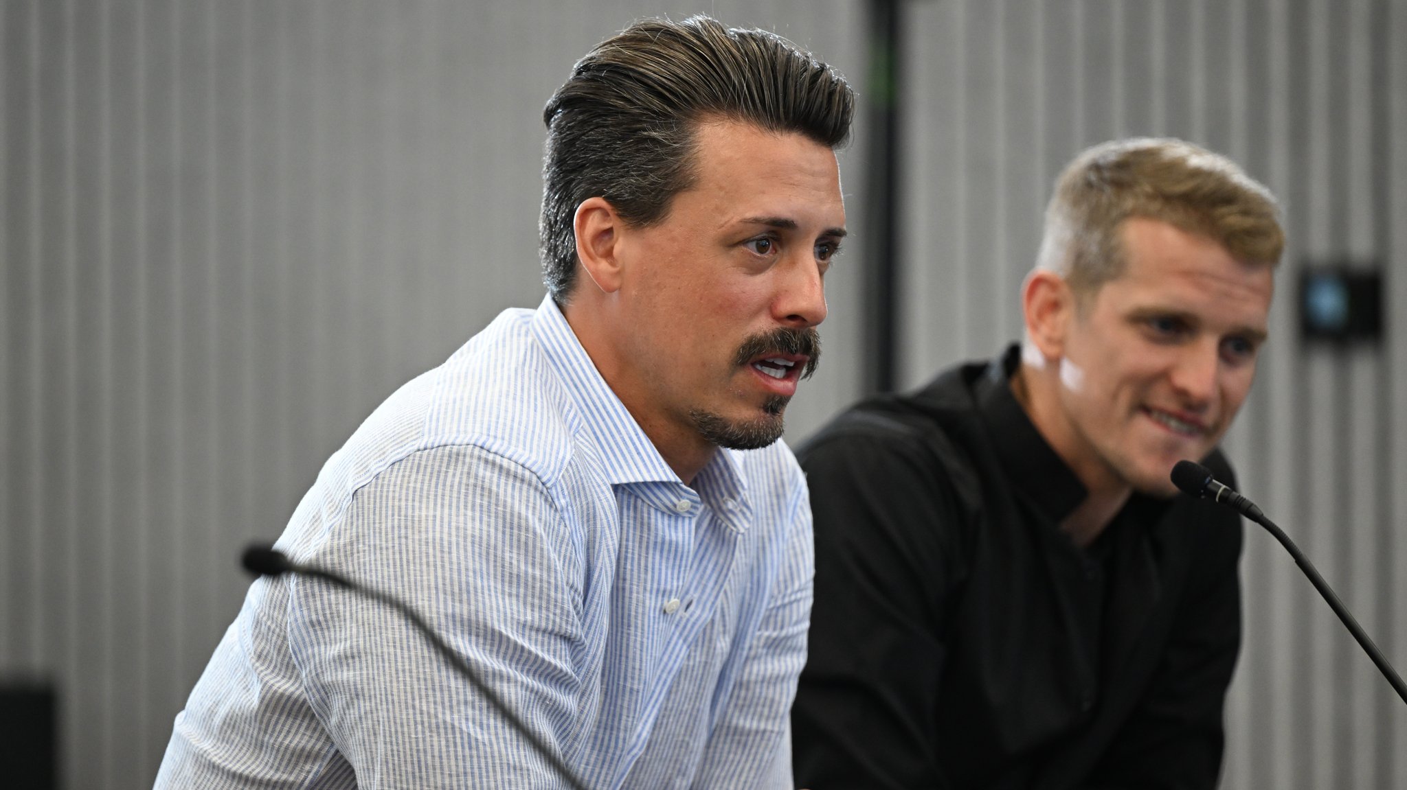 Sandro Wagner (l.) und Sven Bender bei der Vorstellung von Hannes Wolf in Frankfurt am Main