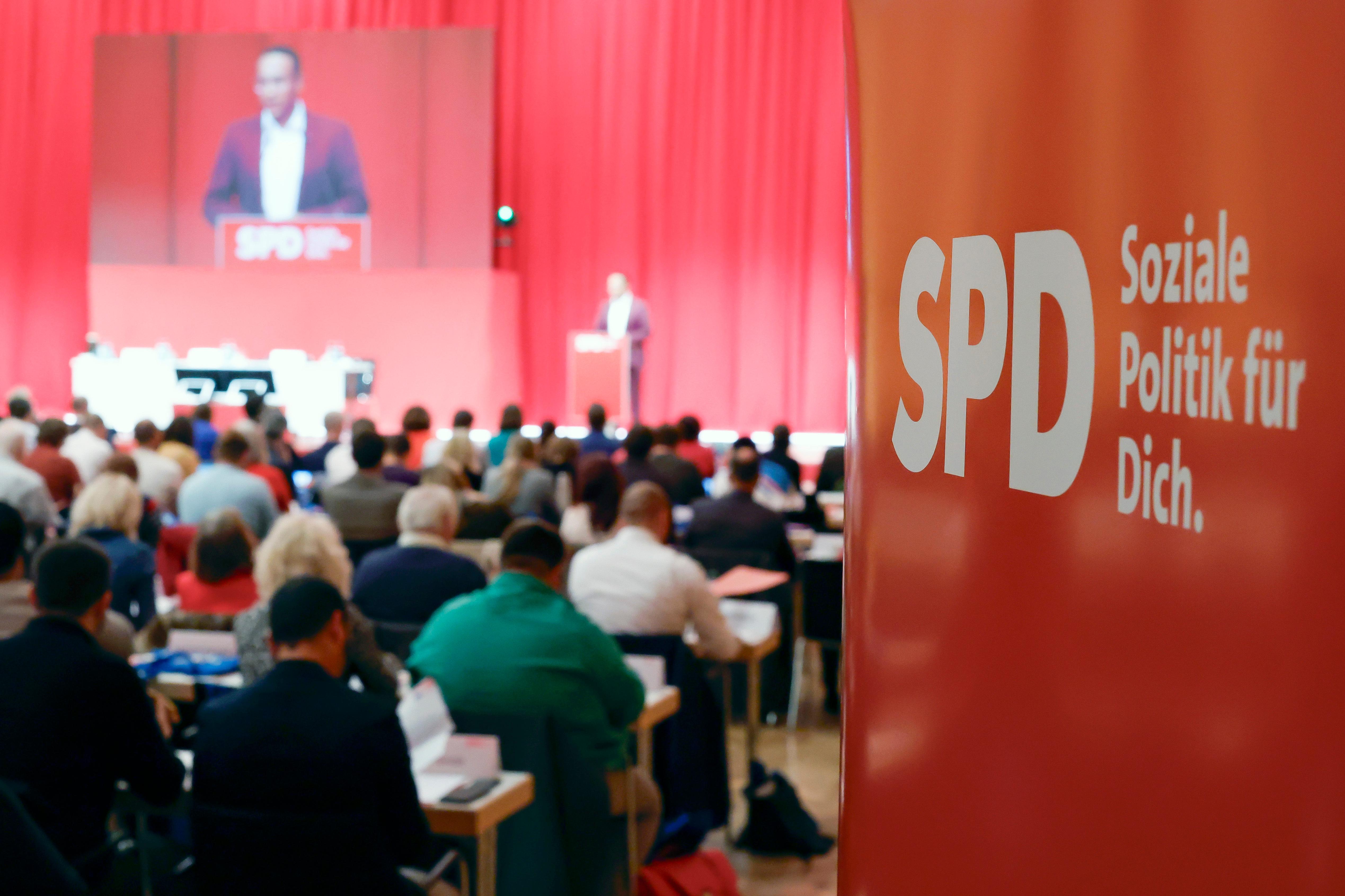 Linke Wählt Parteispitze: Neustart Mit Schwerdtner Und Van Aken | BR24