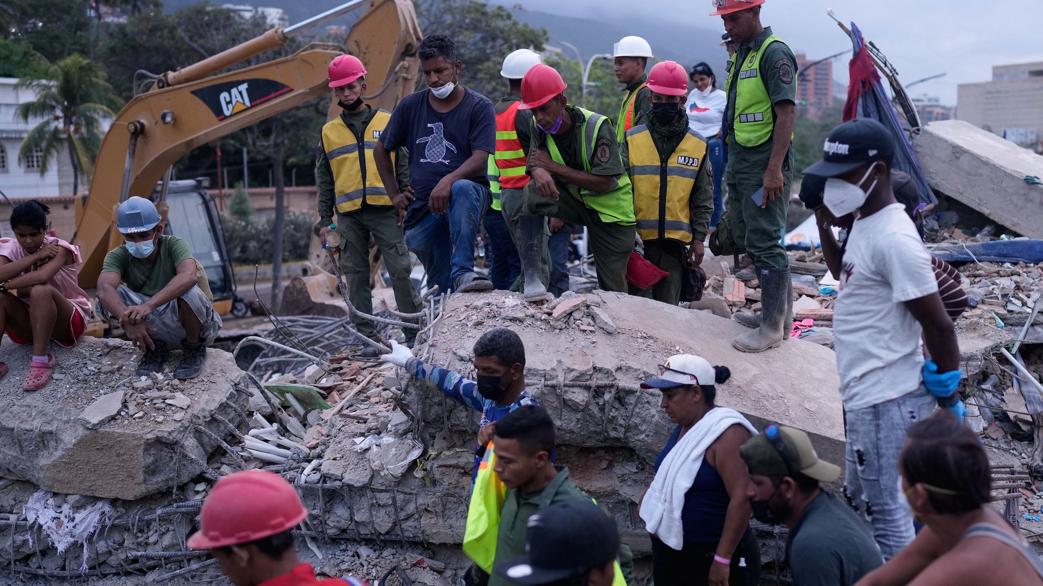 (Archivbild) Verherrende Schäden nach dem Erdbeben in Venezuela | Bild: dpa-Bildfunk/Ariana Cubillos (Archivbild) Verherrende Schäden nach dem Erdbeben in Venezuela