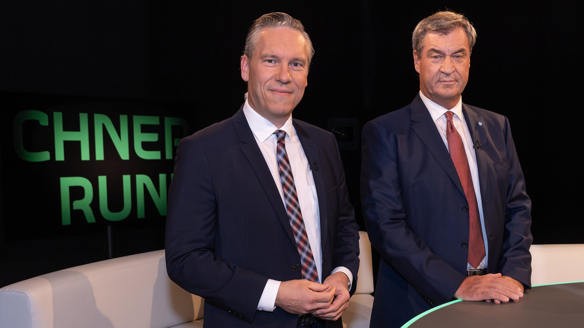 Bayerns Ministerpräsident Markus Söder mit dem Leiter der BR-Redaktion Landespolitik, Achim Wendler | Bild: Markus Konvalin/BR Bayerns Ministerpräsident Markus Söder mit dem Leiter der BR-Redaktion Landespolitik, Achim Wendler