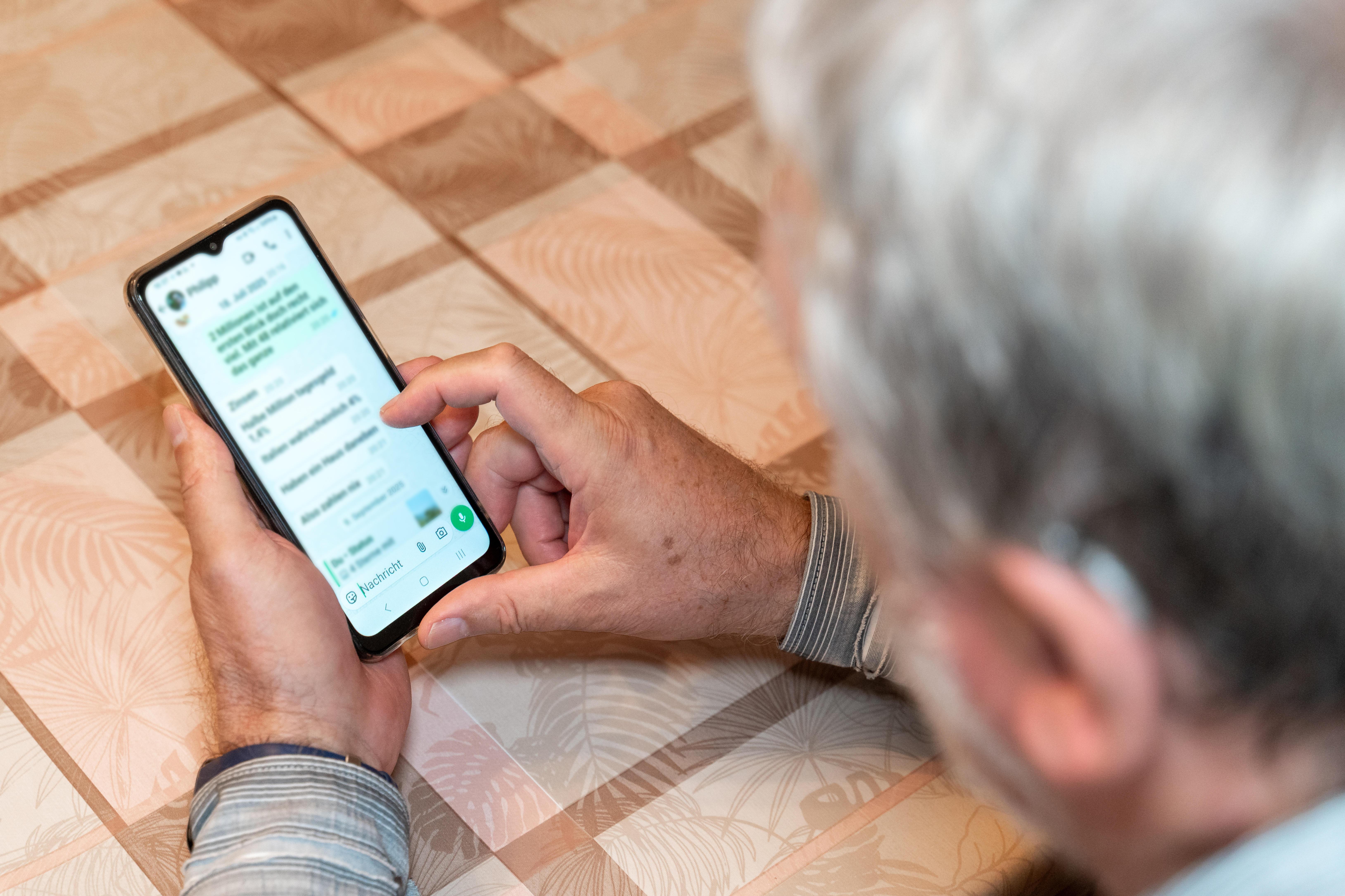 Verbraucherschützer warnen vor einer neuen Betrugsmasche auf Whatsapp